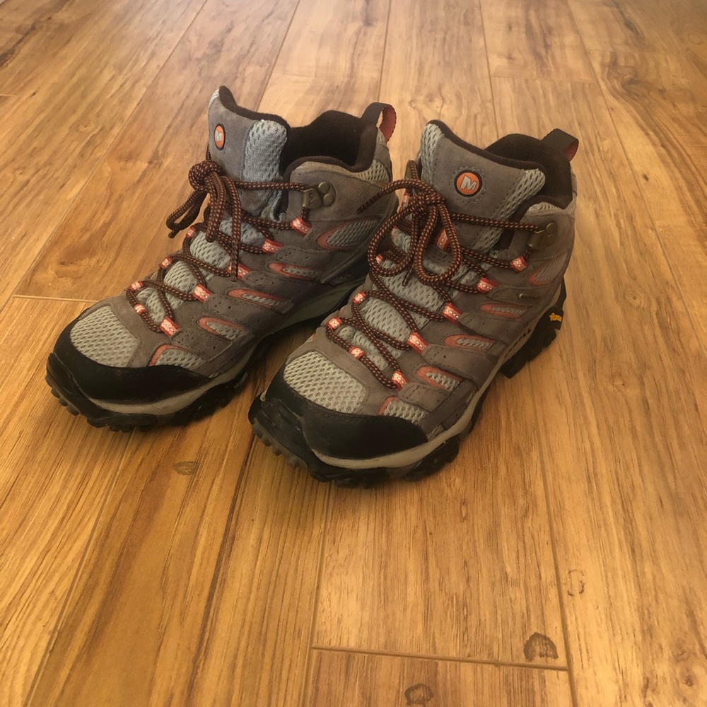 Waterproof Merrell hiking boots size 6